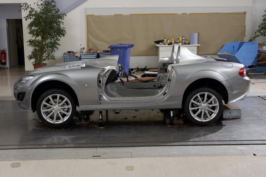  Mazda MX-5 Super Lightweight Version 2009 года  (фото 28 из 99)